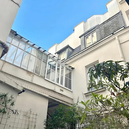 Carreau Du Temple Marais * Paris