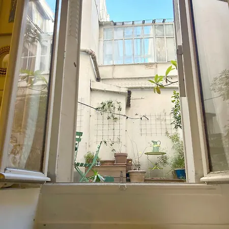 Carreau Du Temple Marais Apartment